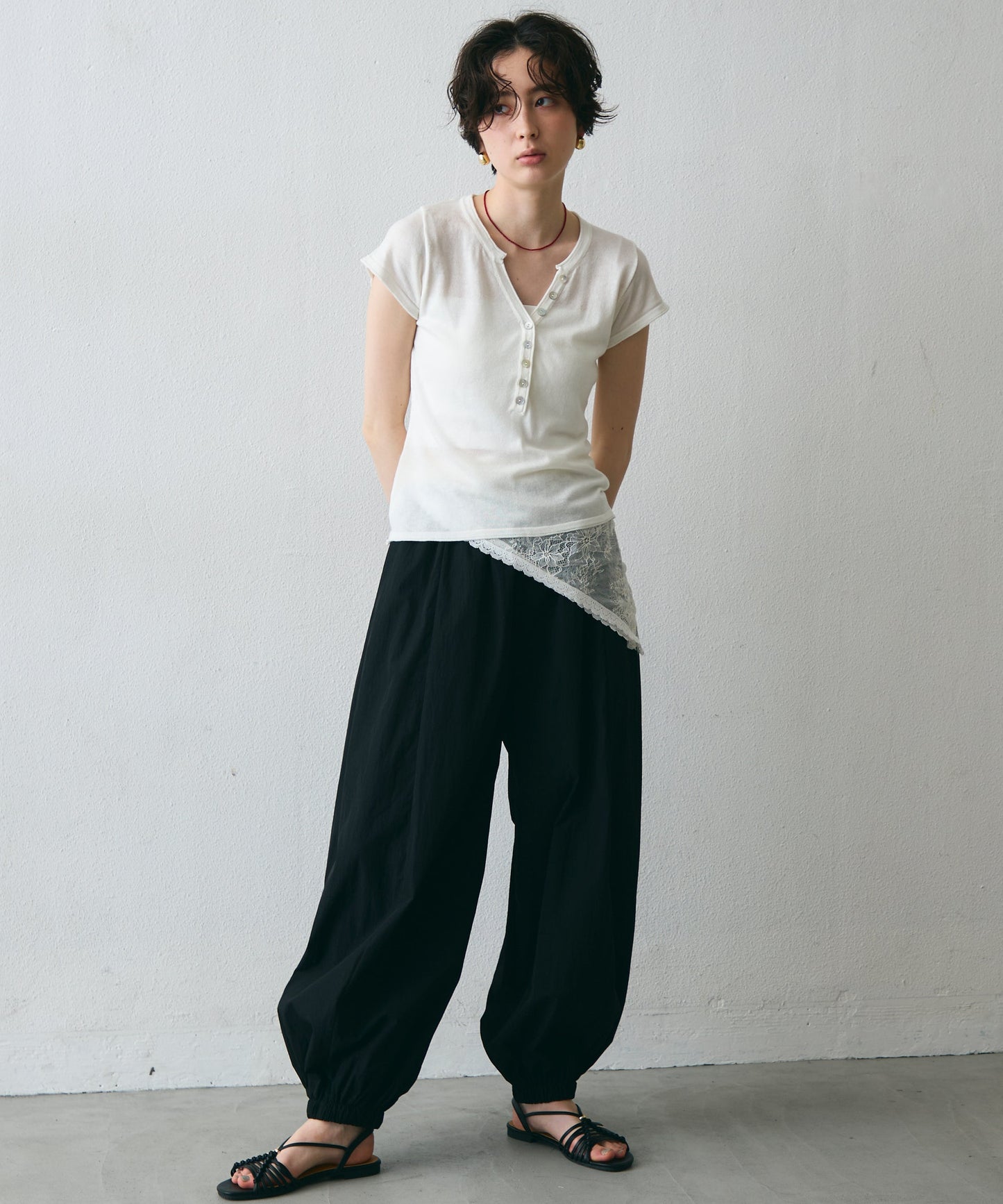 キーネックキャプスリーブニット