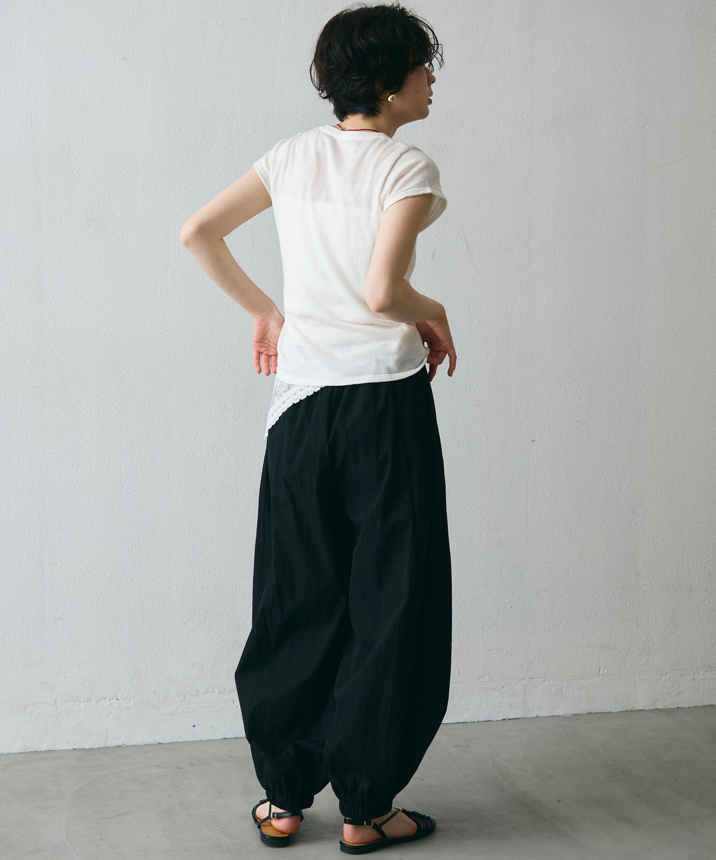 キーネックキャプスリーブニット