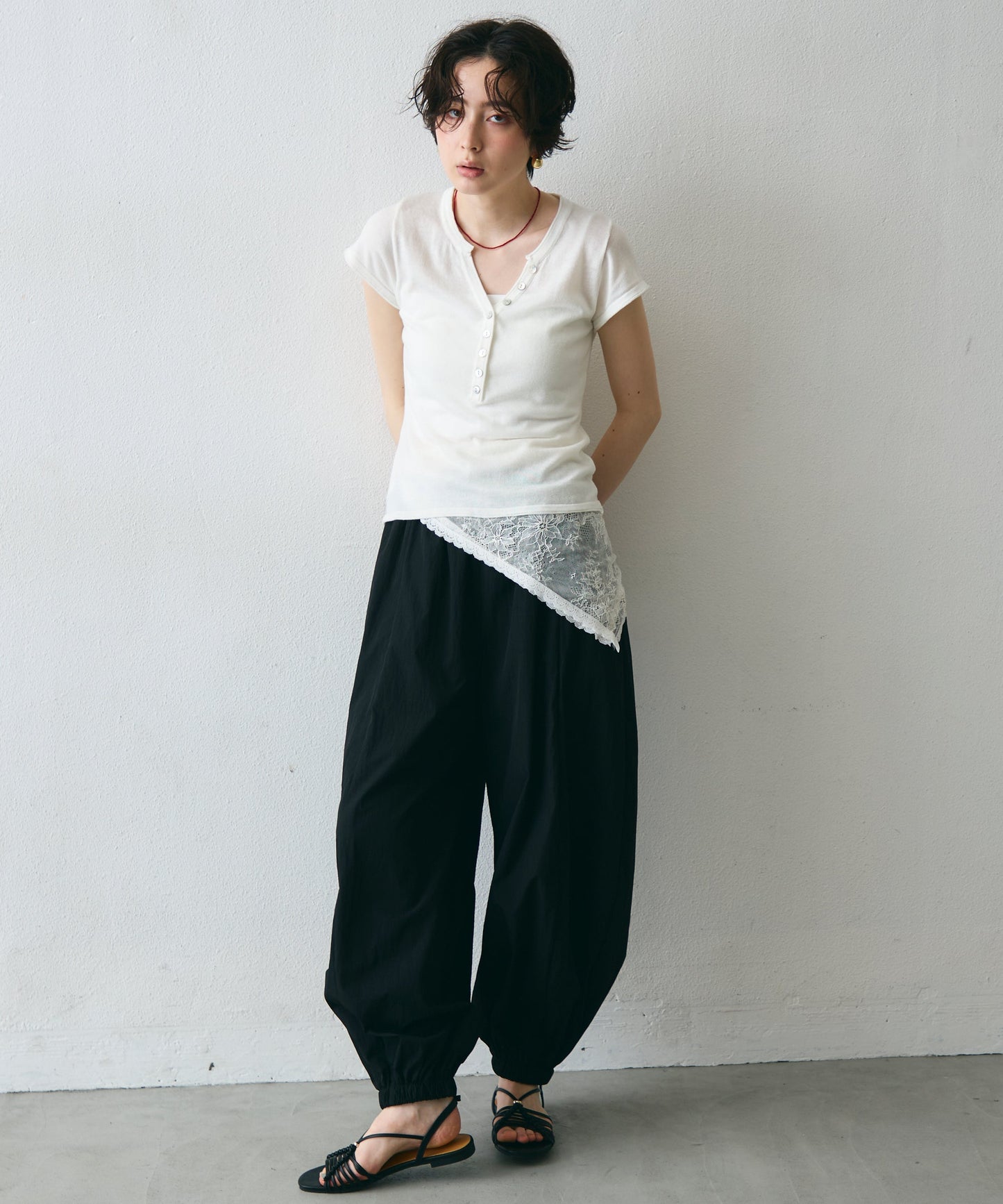 キーネックキャプスリーブニット