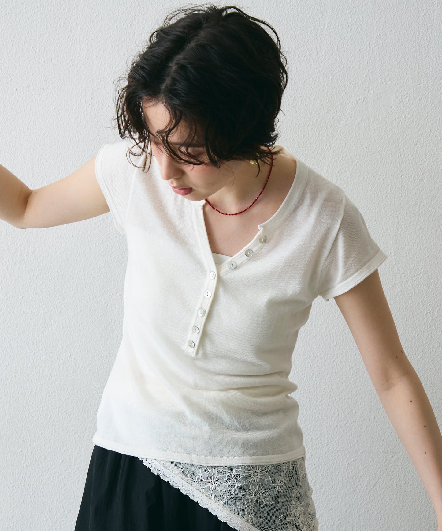 キーネックキャプスリーブニット