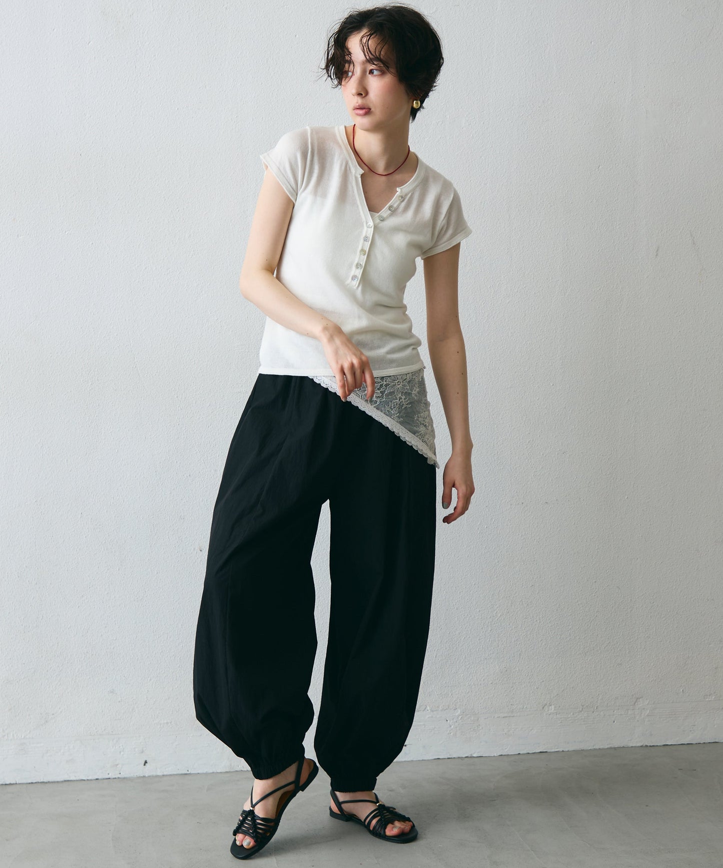 キーネックキャプスリーブニット