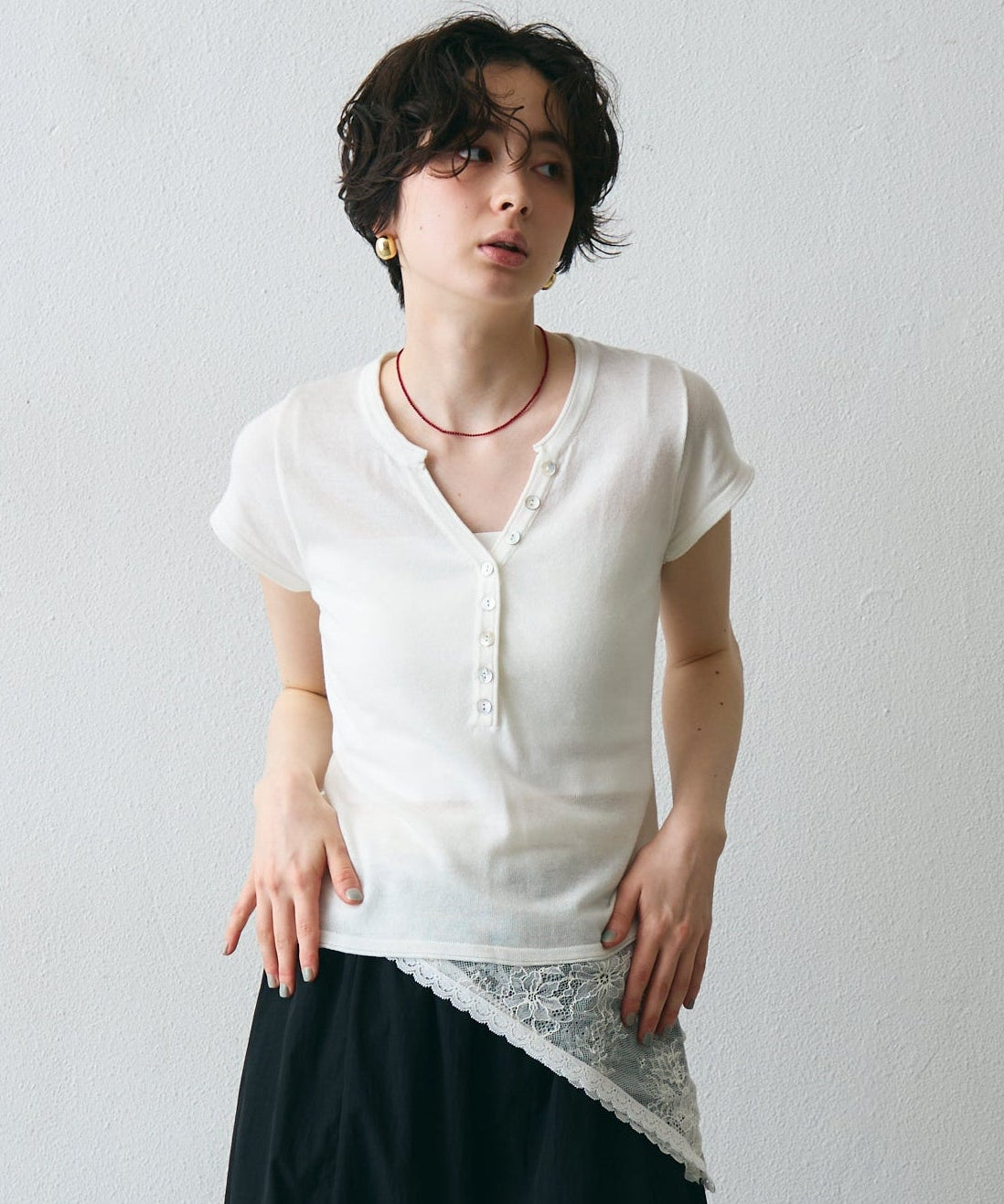 キーネックキャプスリーブニット