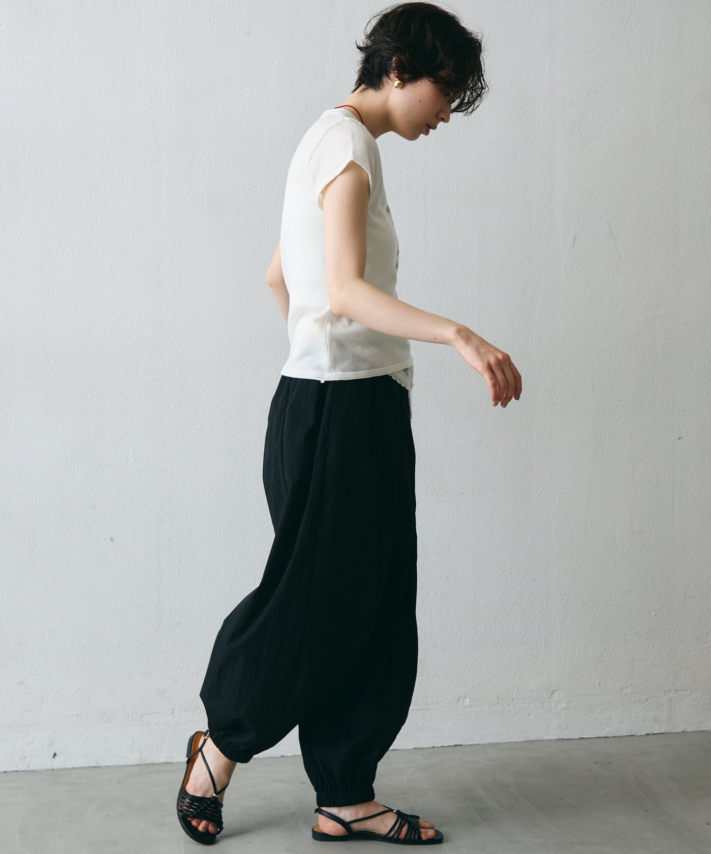 キーネックキャプスリーブニット