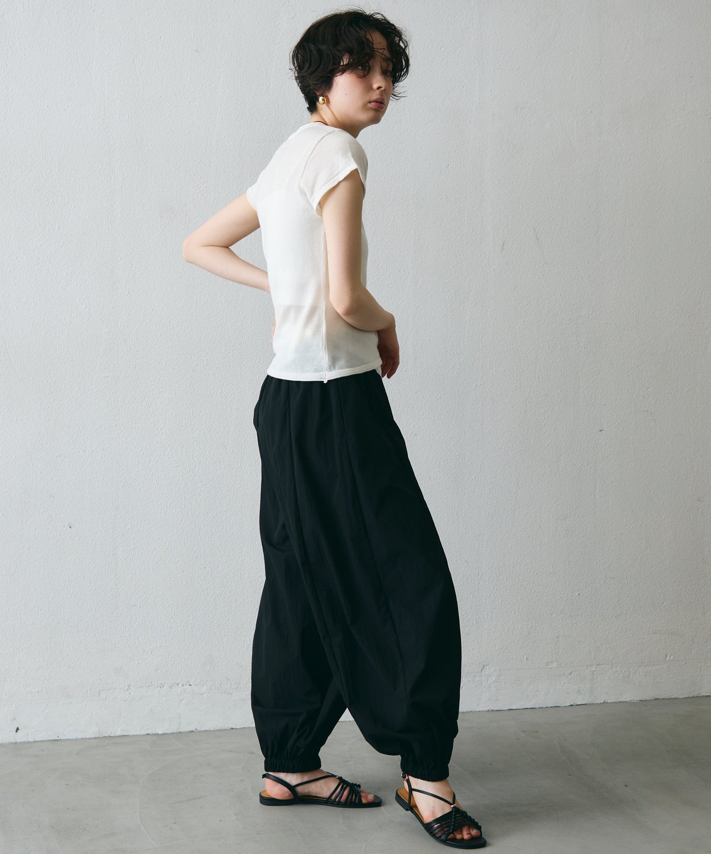 キーネックキャプスリーブニット