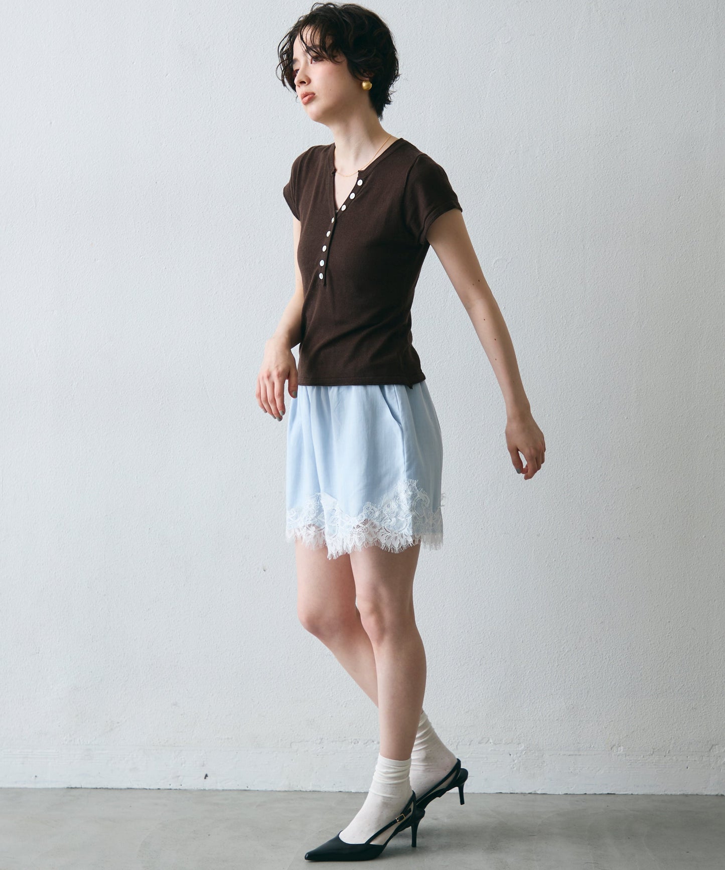 キーネックキャプスリーブニット