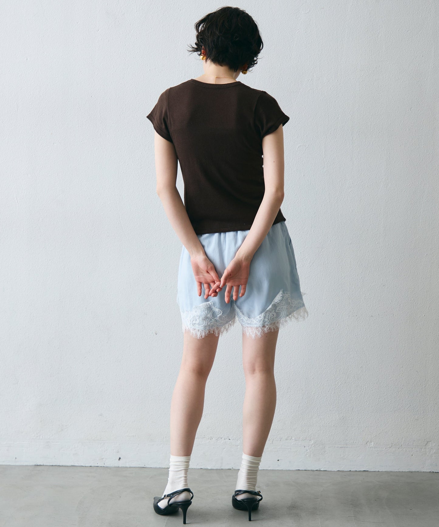 キーネックキャプスリーブニット