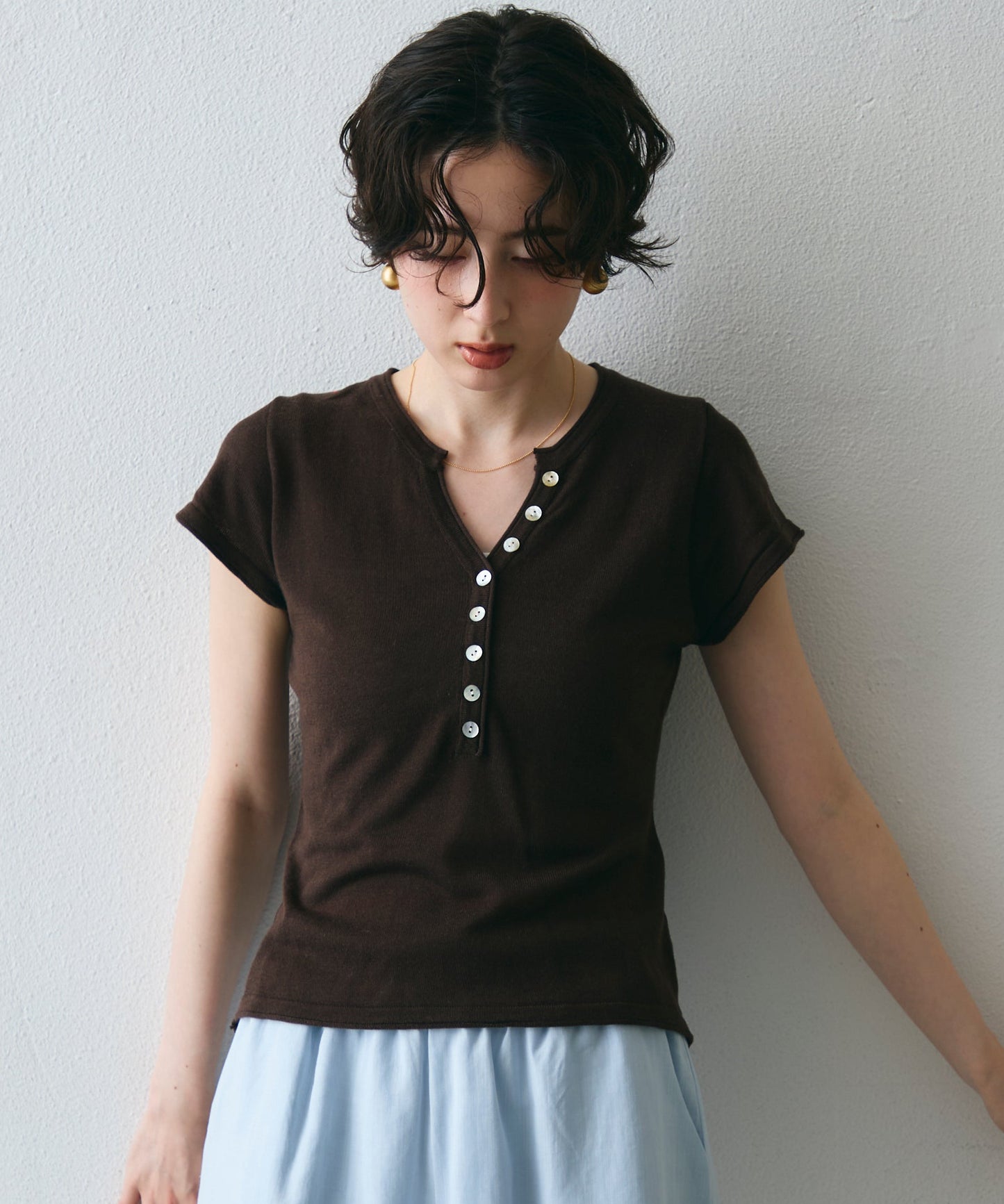 キーネックキャプスリーブニット