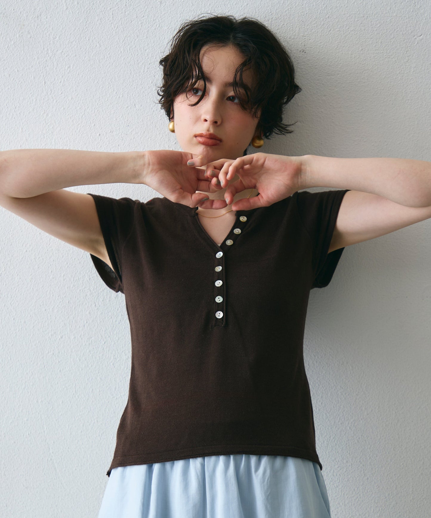 キーネックキャプスリーブニット