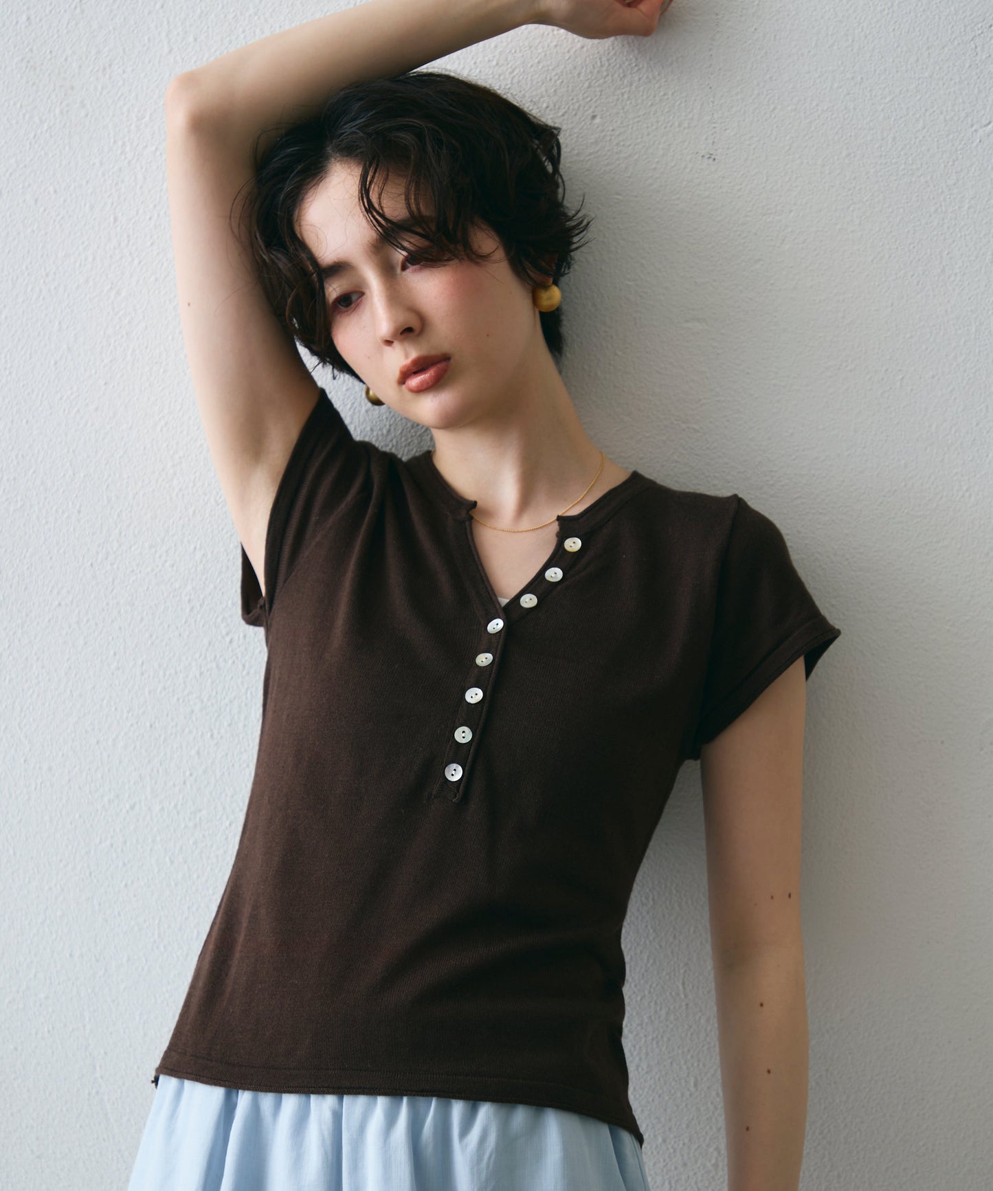 キーネックキャプスリーブニット