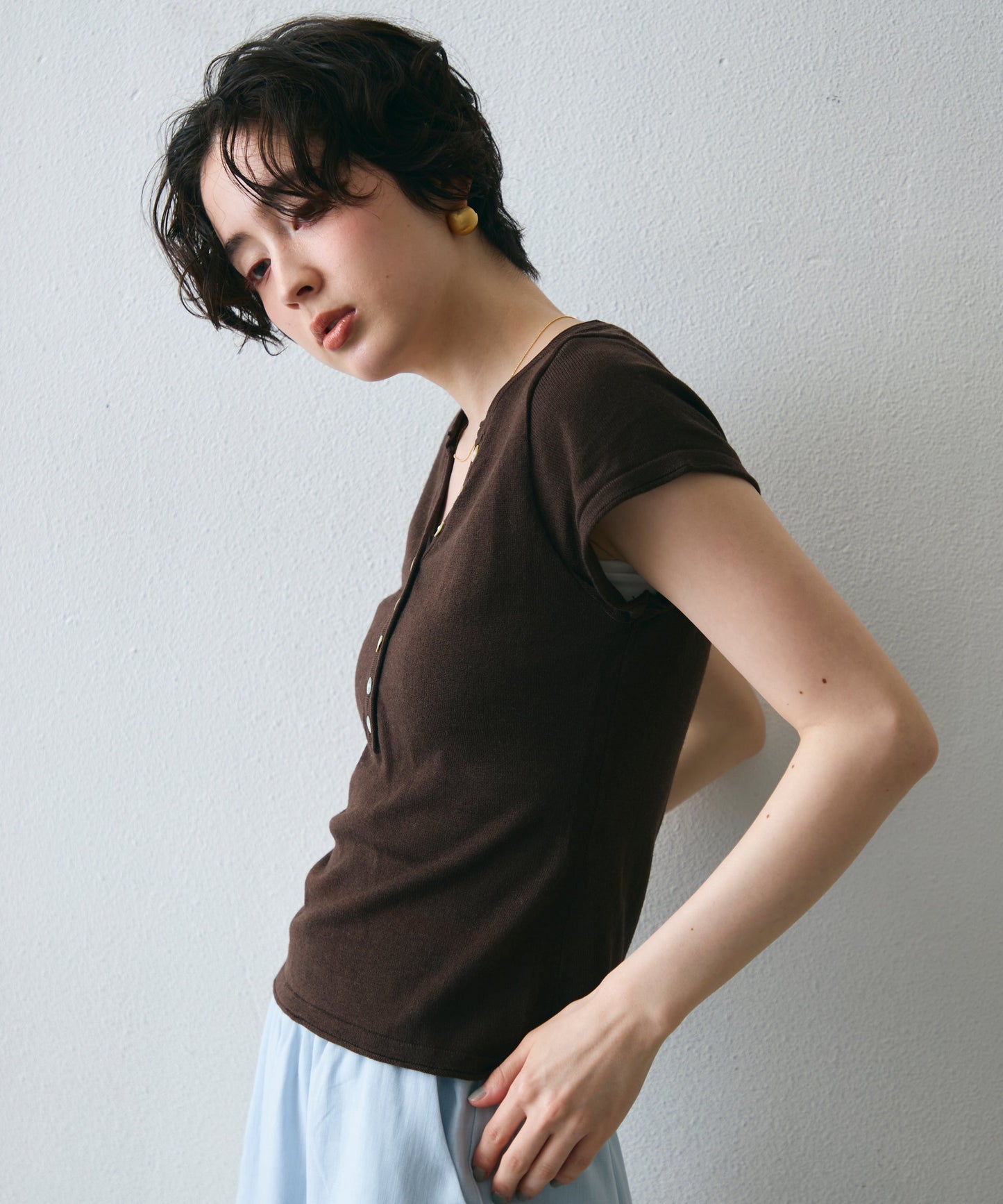 キーネックキャプスリーブニット