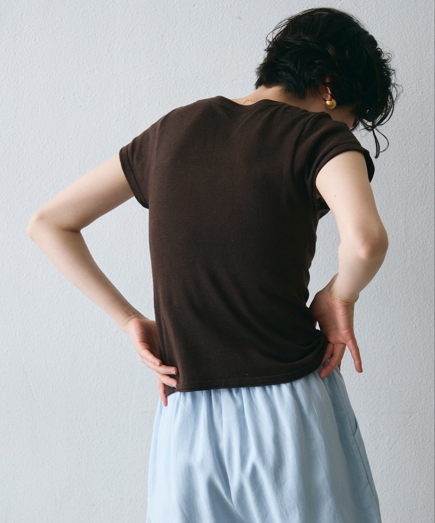 キーネックキャプスリーブニット