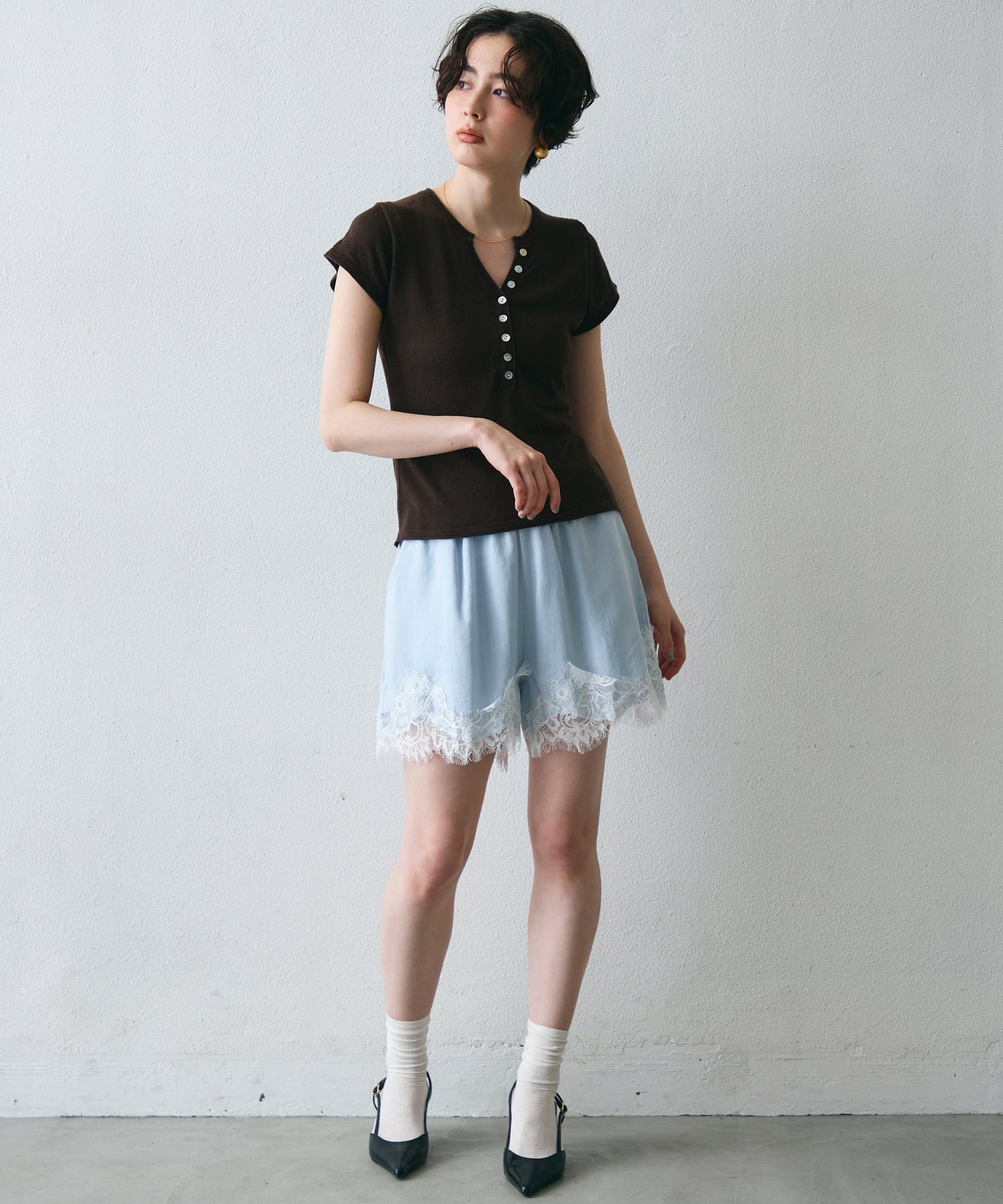 キーネックキャプスリーブニット