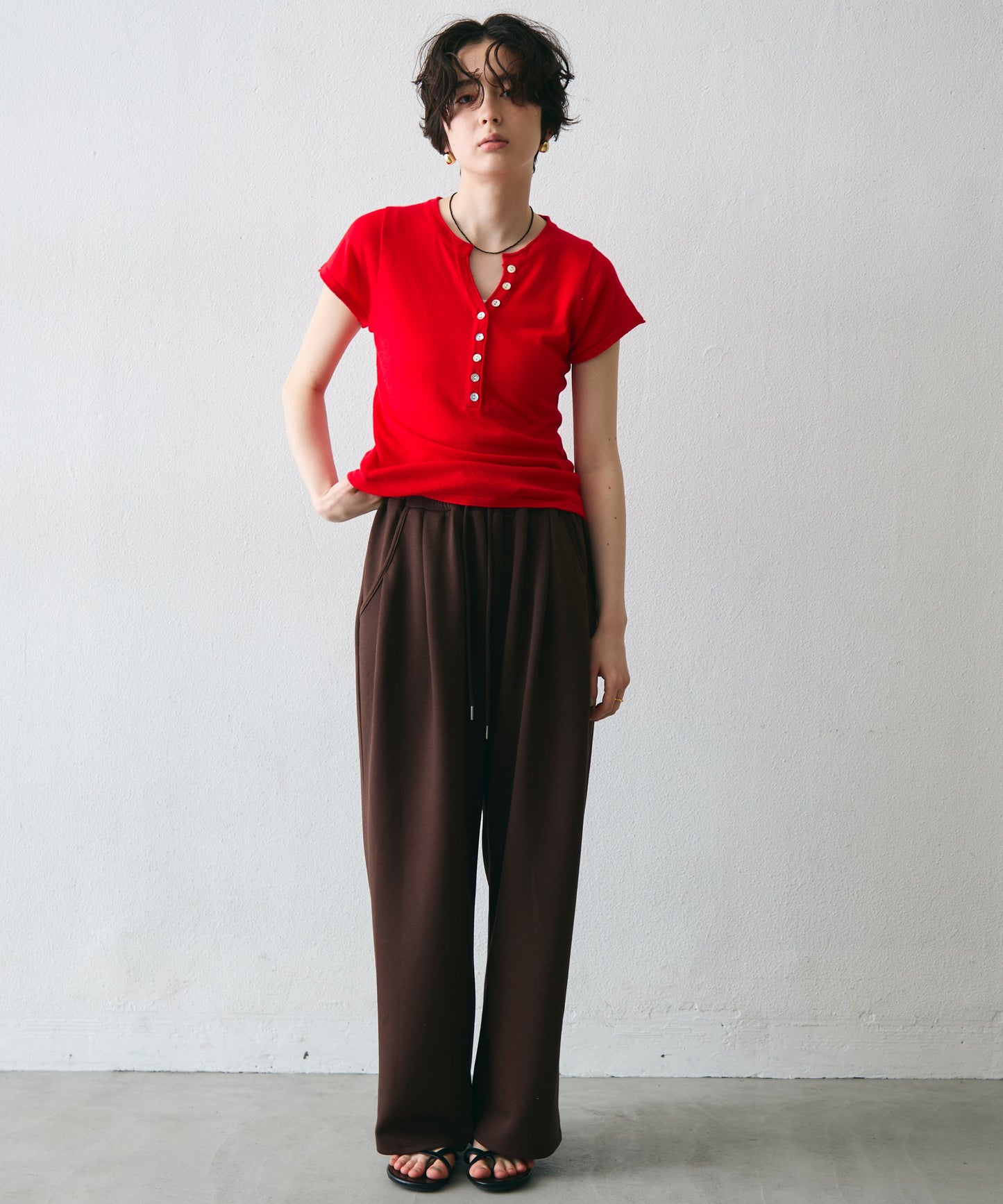 キーネックキャプスリーブニット