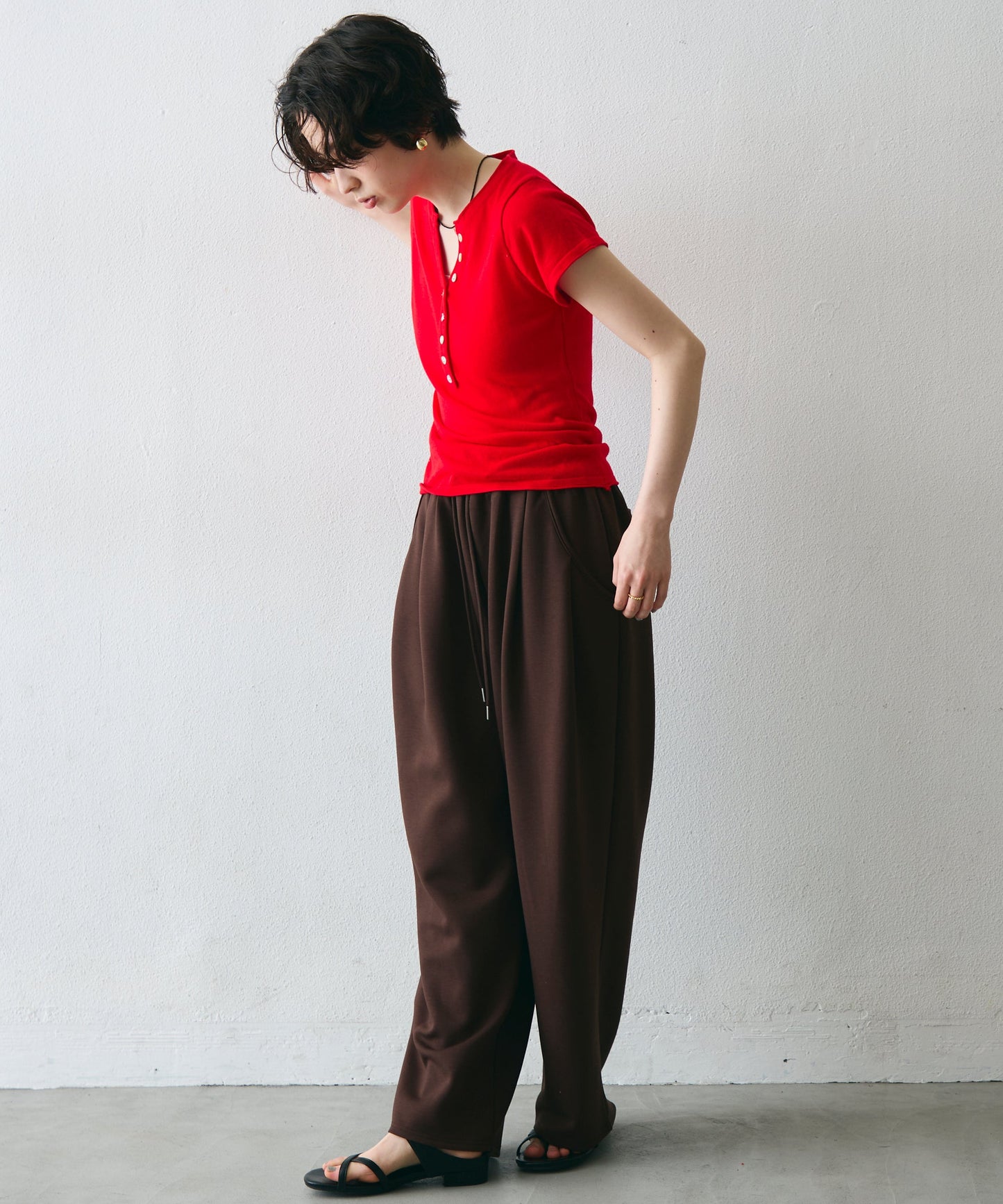 キーネックキャプスリーブニット