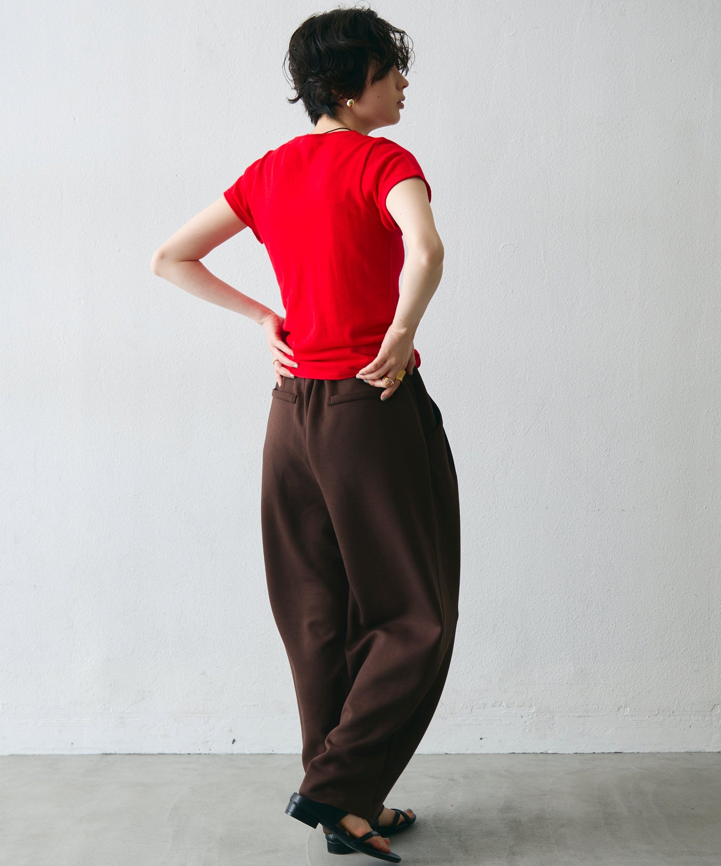 キーネックキャプスリーブニット