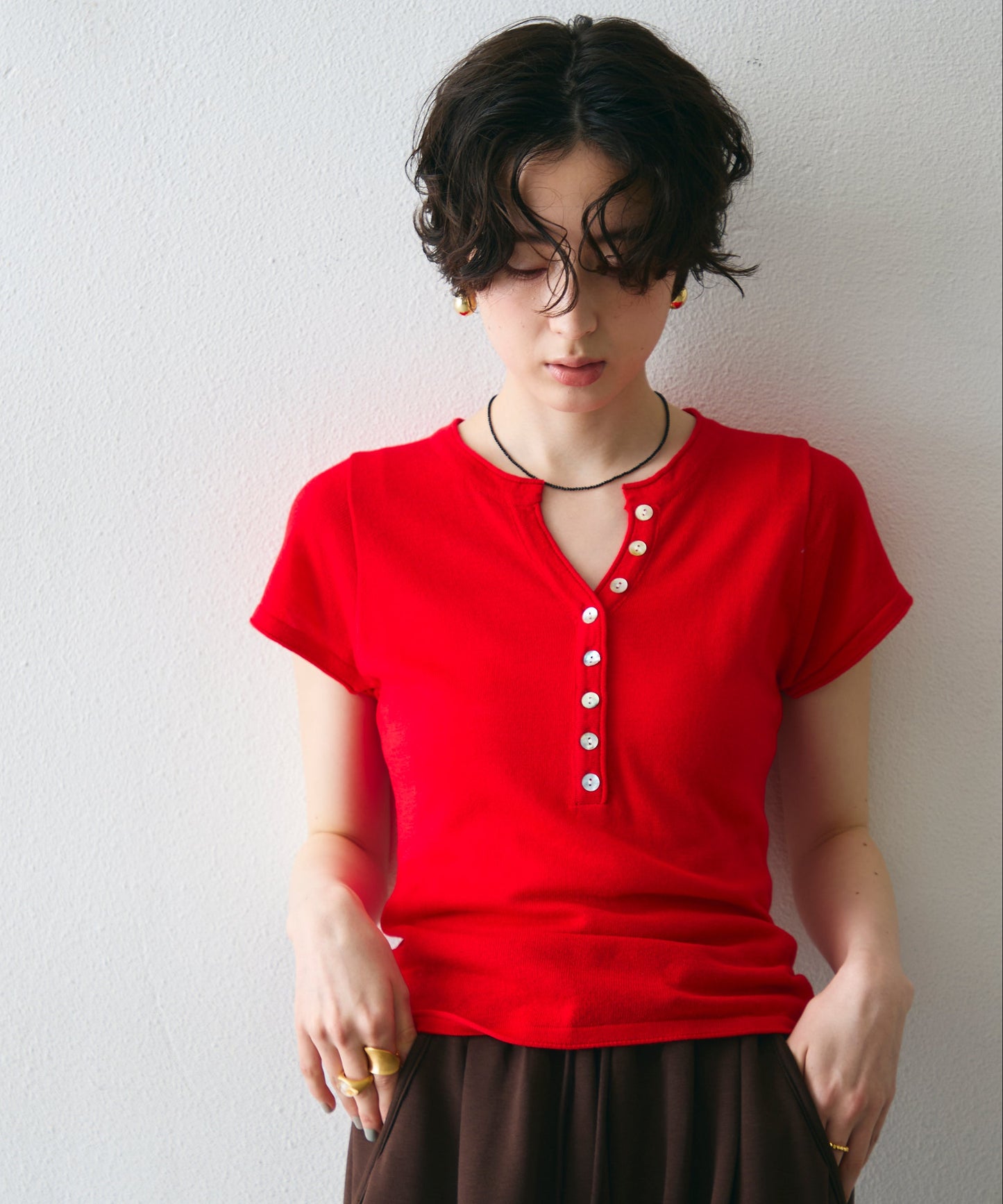 キーネックキャプスリーブニット