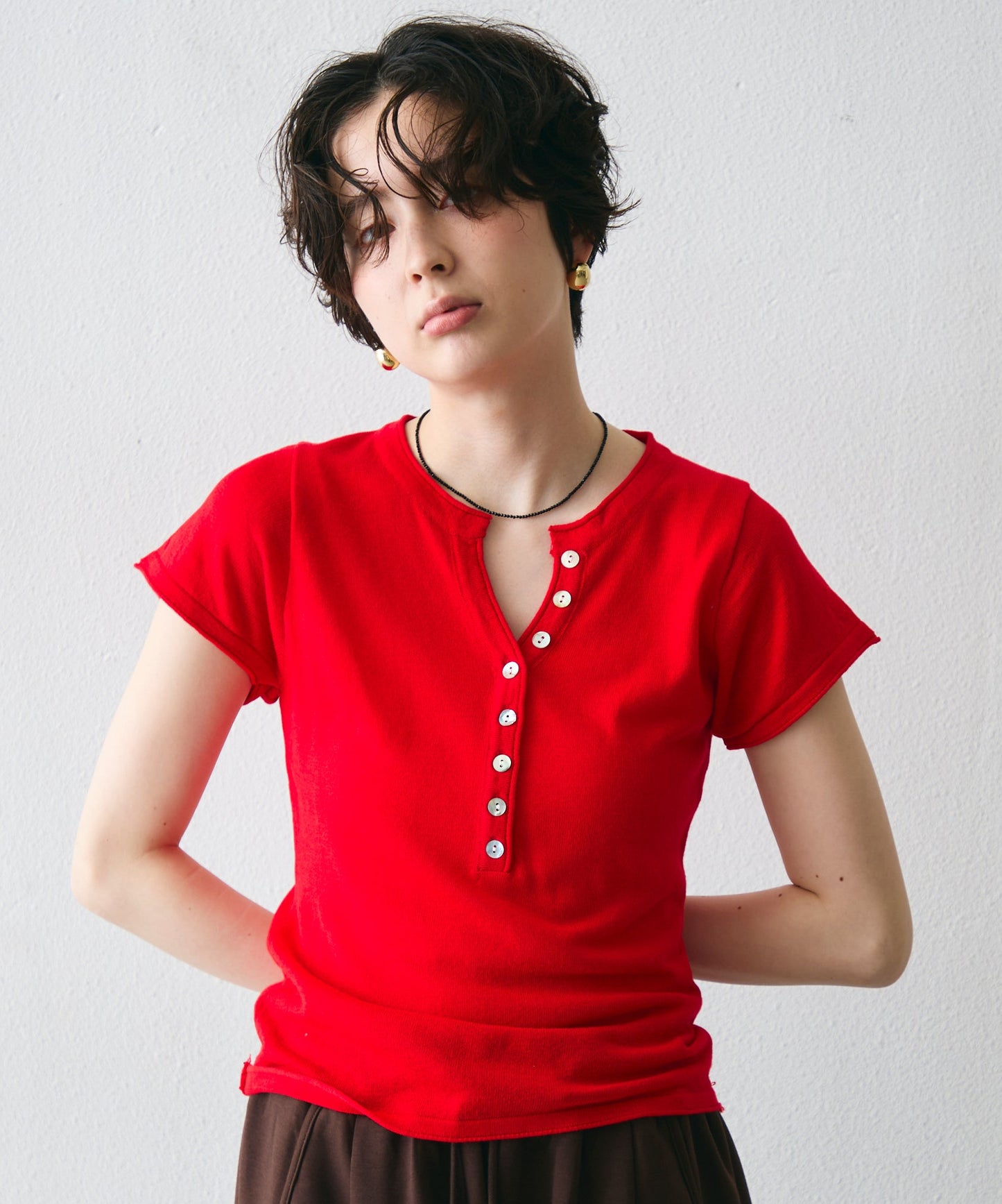 キーネックキャプスリーブニット