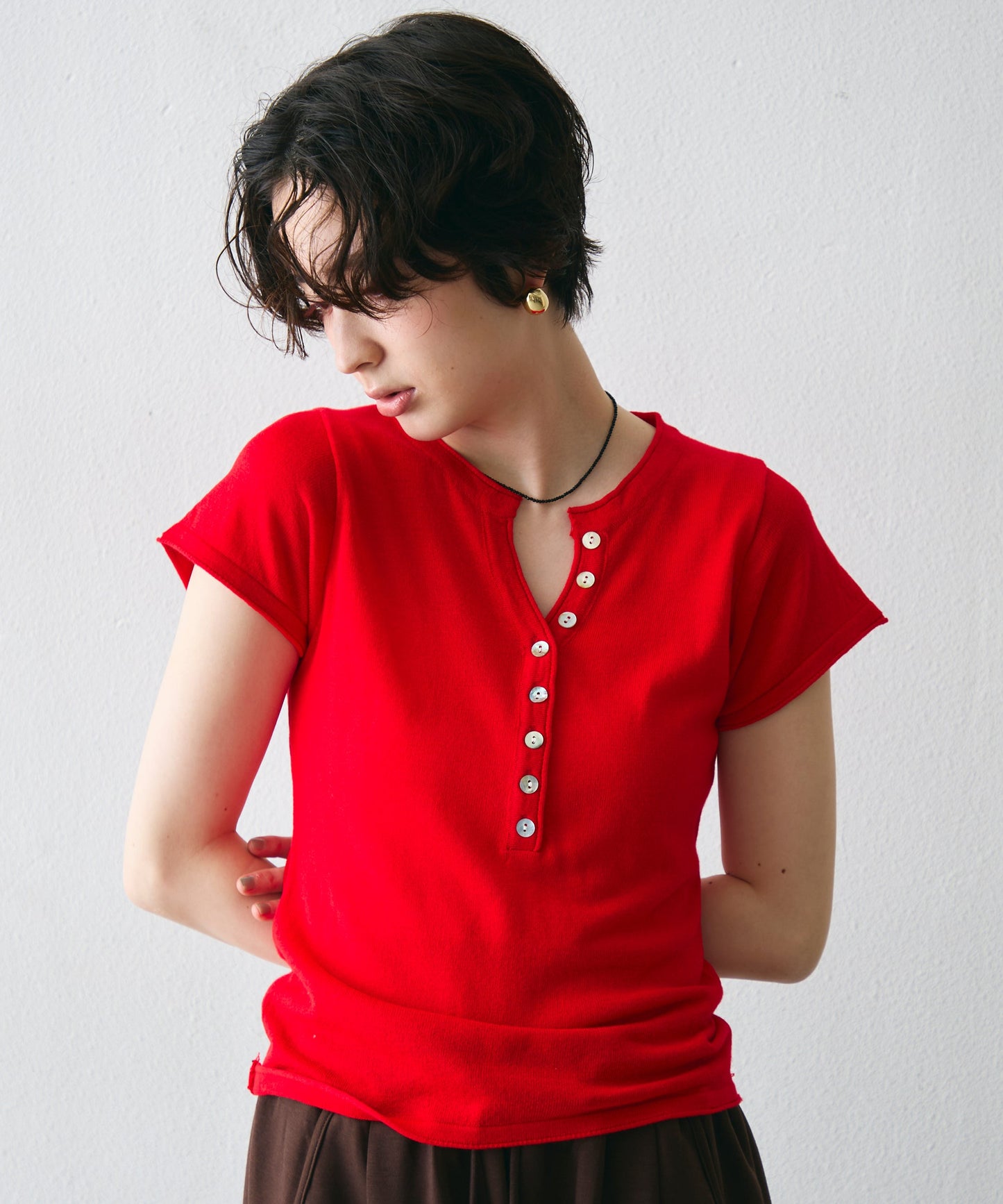 キーネックキャプスリーブニット