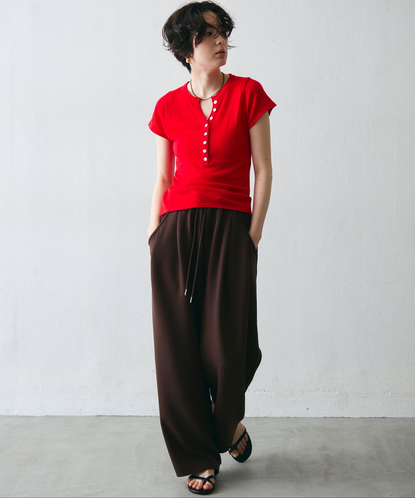 キーネックキャプスリーブニット