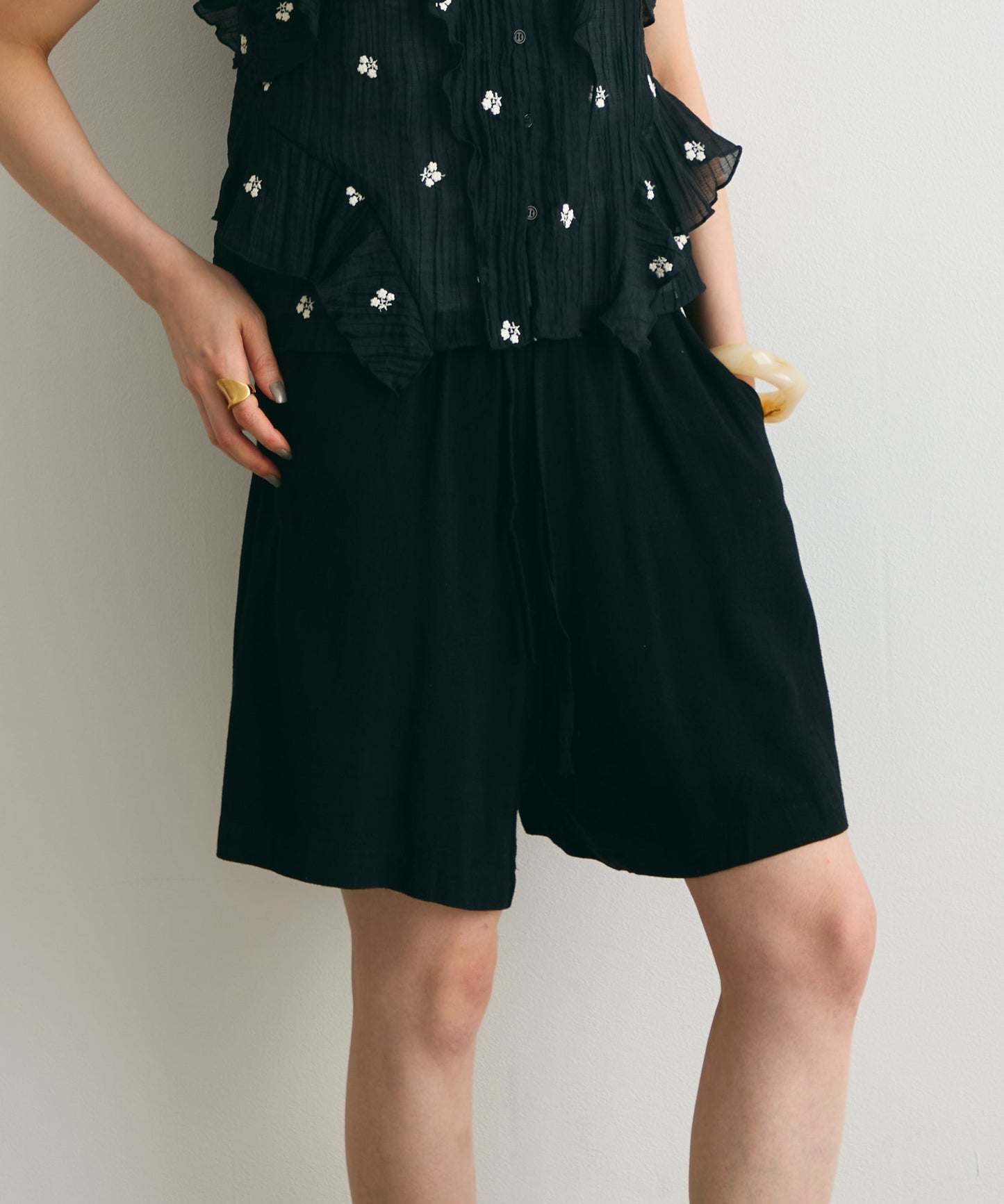 リネン混ギャザーショートパンツ