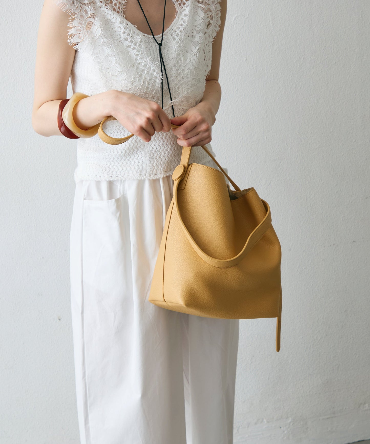 2WAYショルダーバケットバッグ(ポーチ付き）