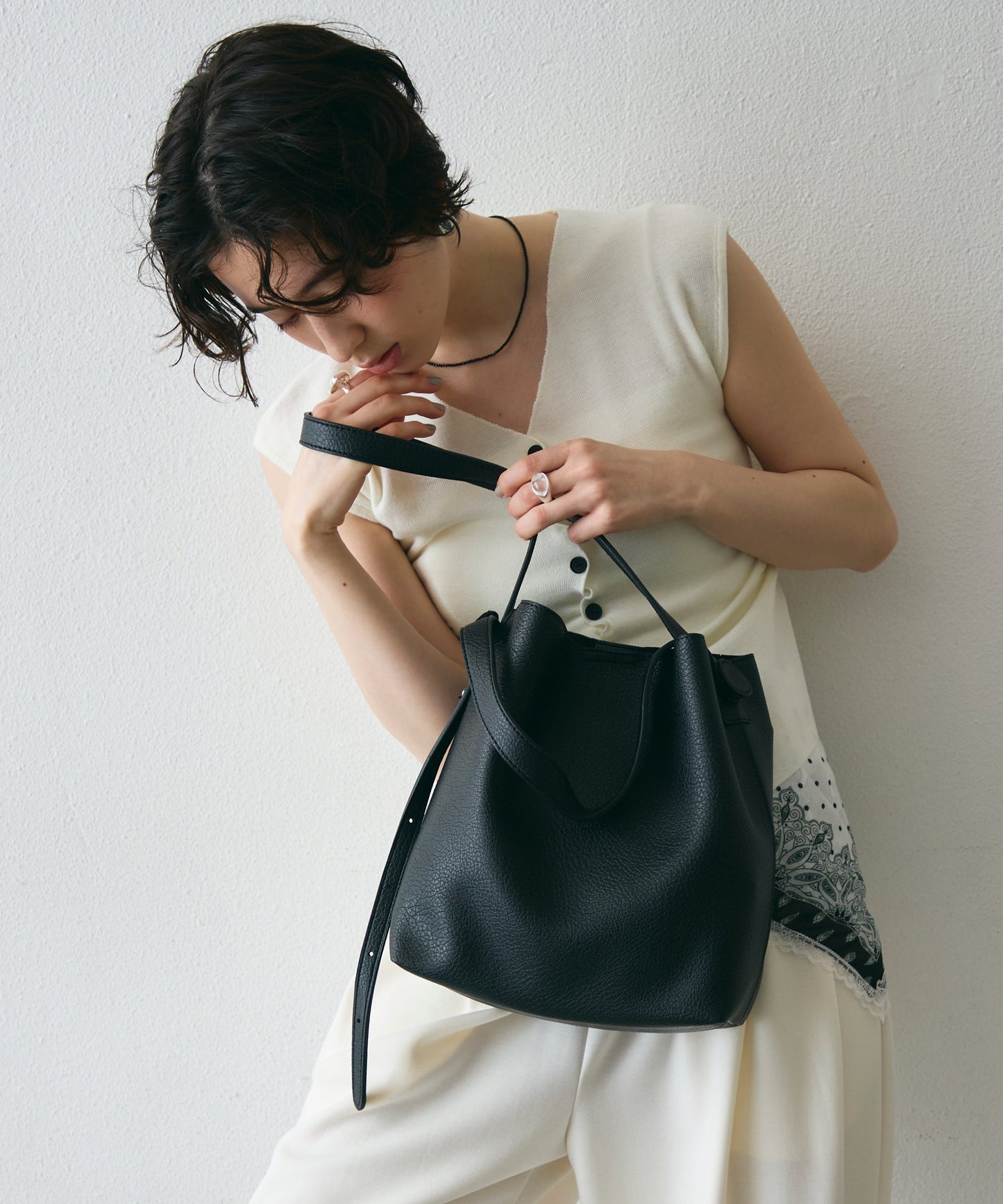 2WAYショルダーバケットバッグ(ポーチ付き）