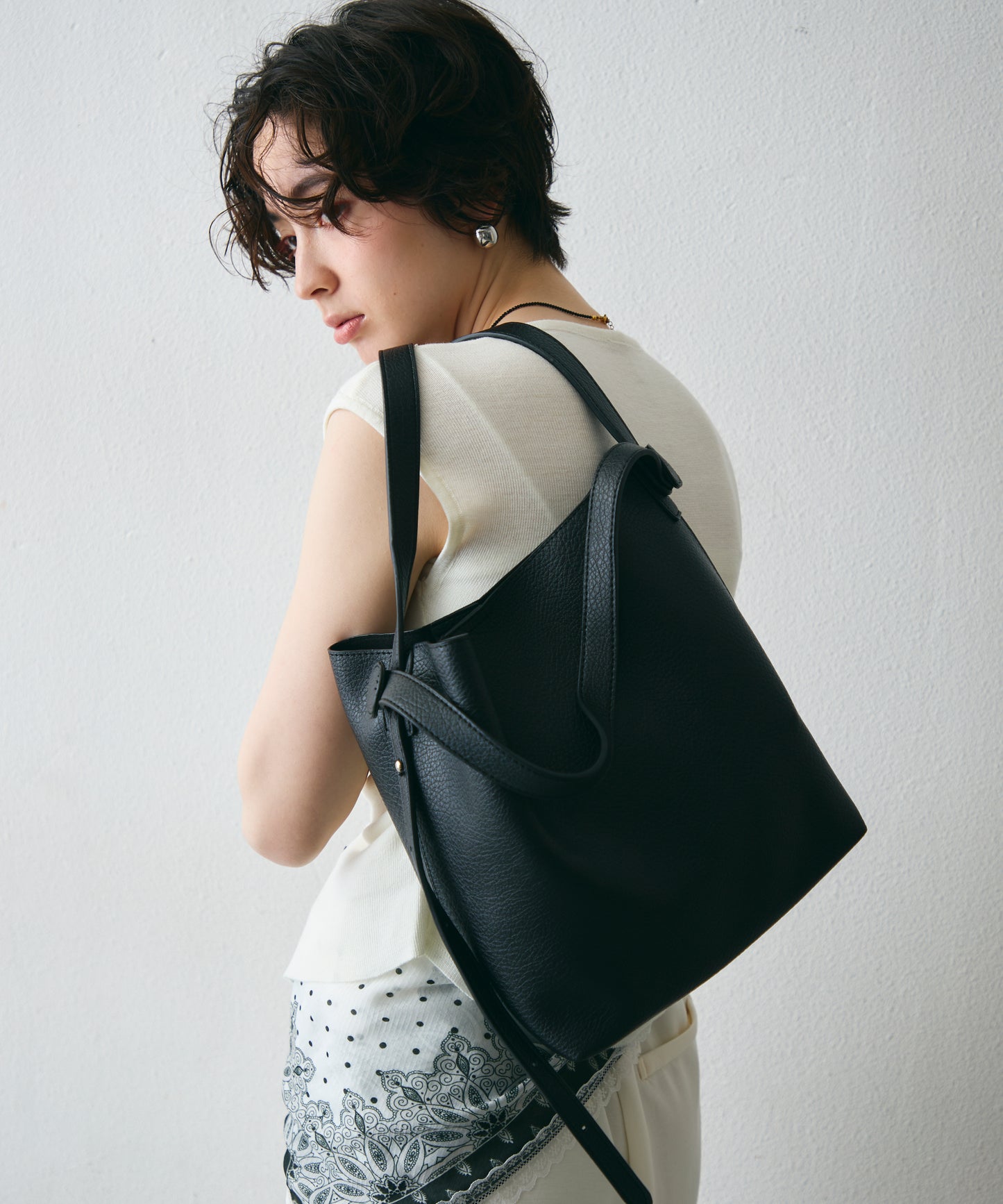 2WAYショルダーバケットバッグ(ポーチ付き）