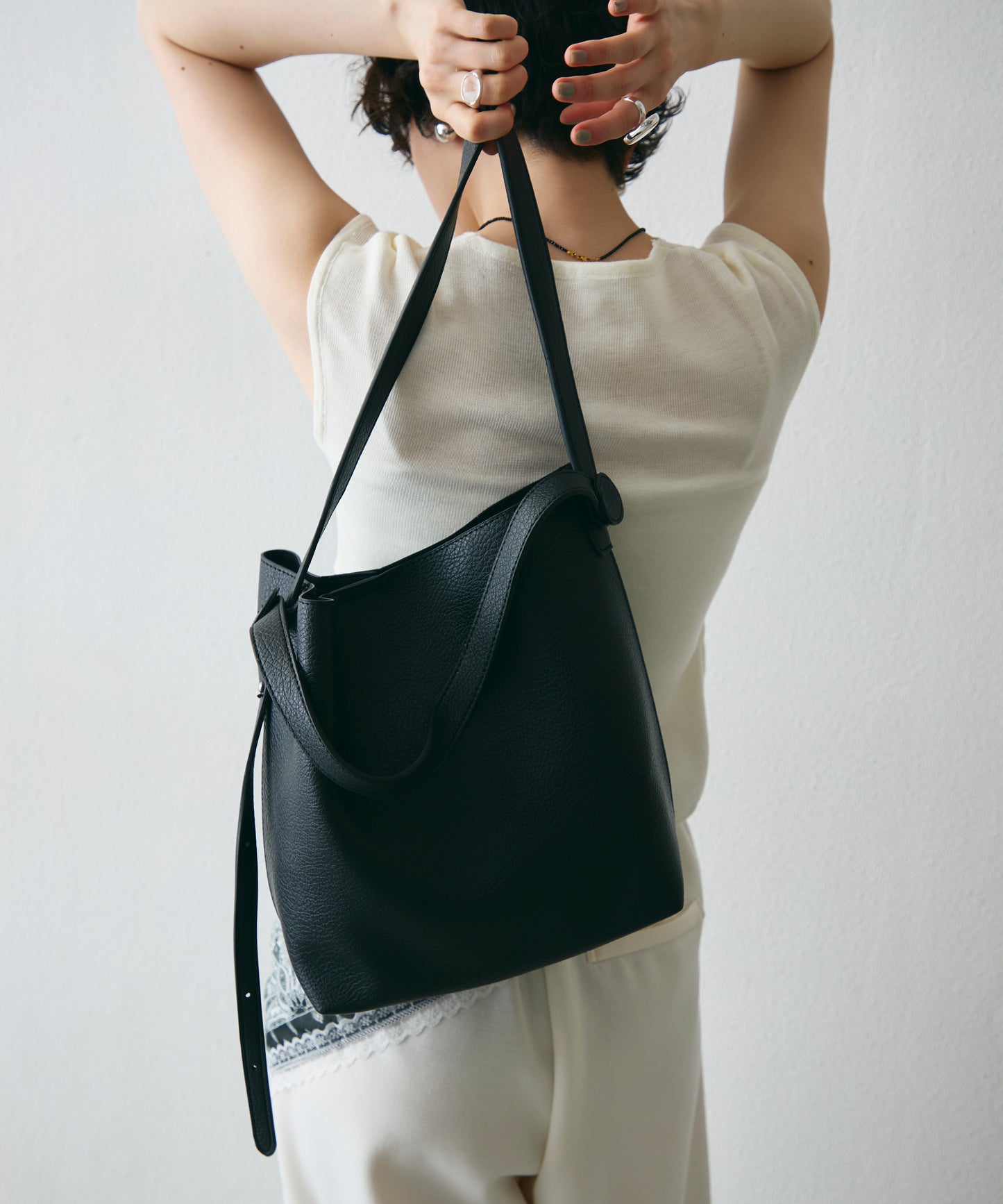 2WAYショルダーバケットバッグ(ポーチ付き）