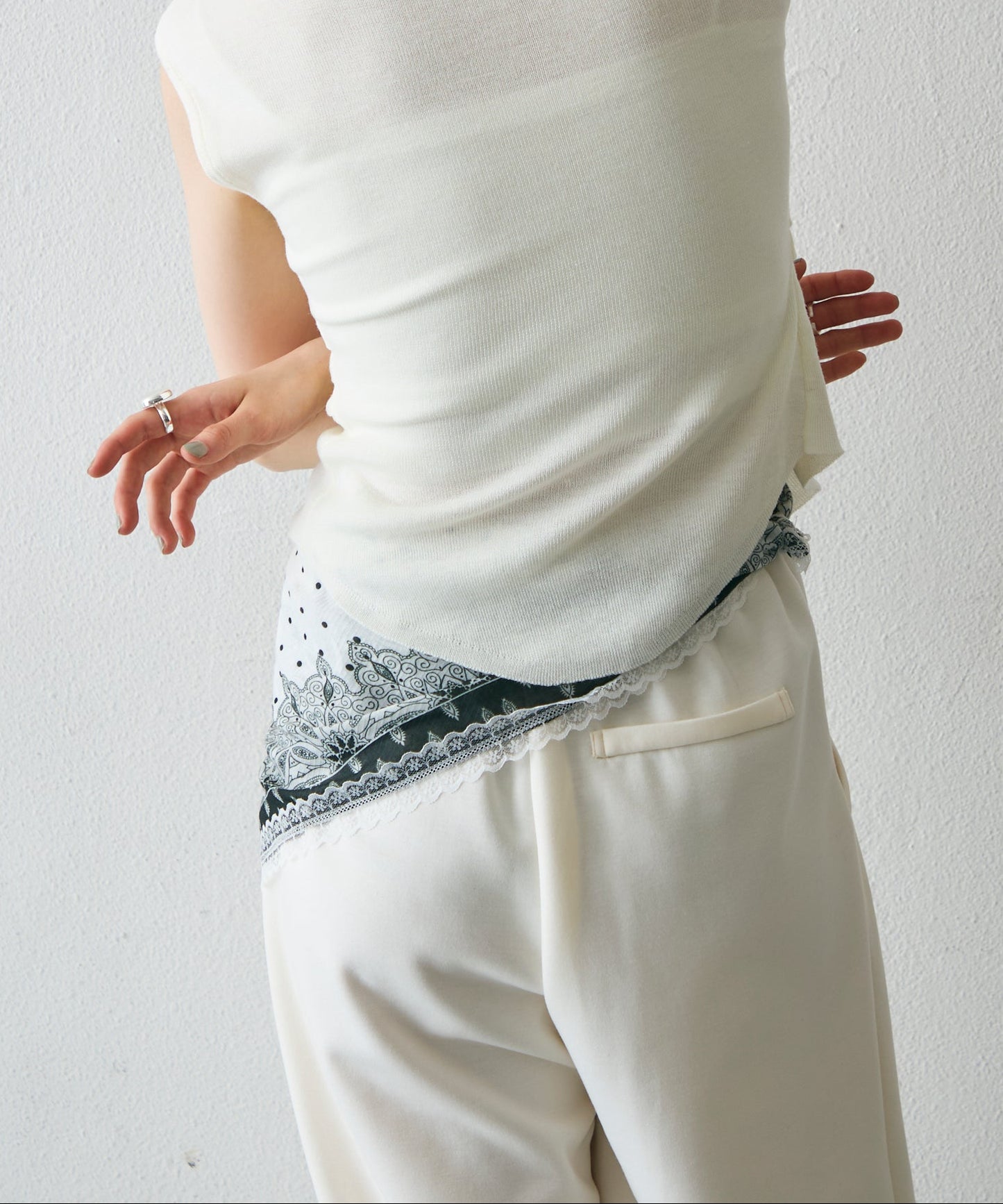 レーストリムバンダナ柄スカーフ