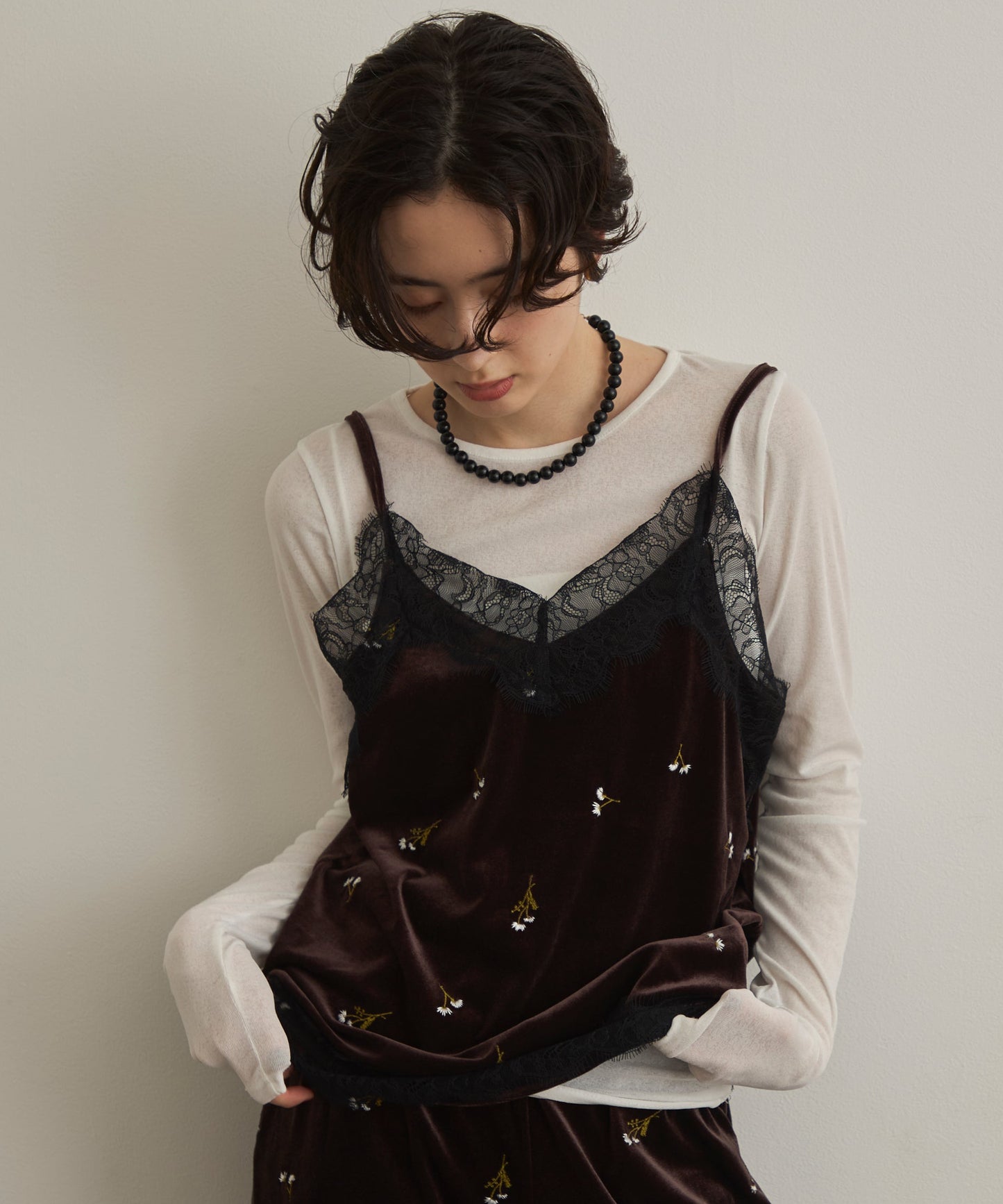 ベロア花刺繍レースヘムキャミソール