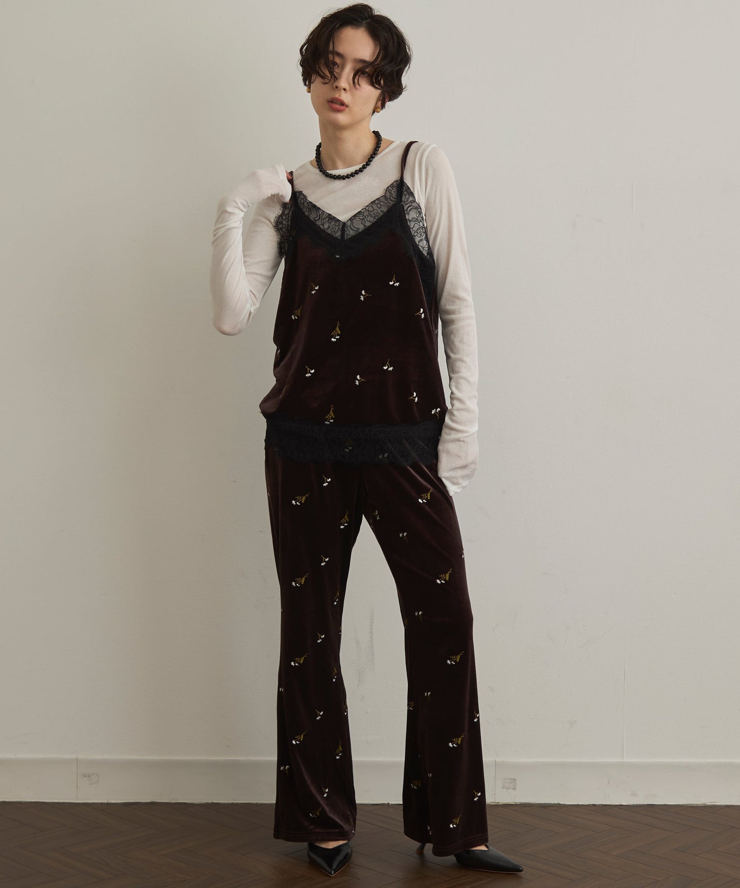ベロア花刺繍レースヘムキャミソール