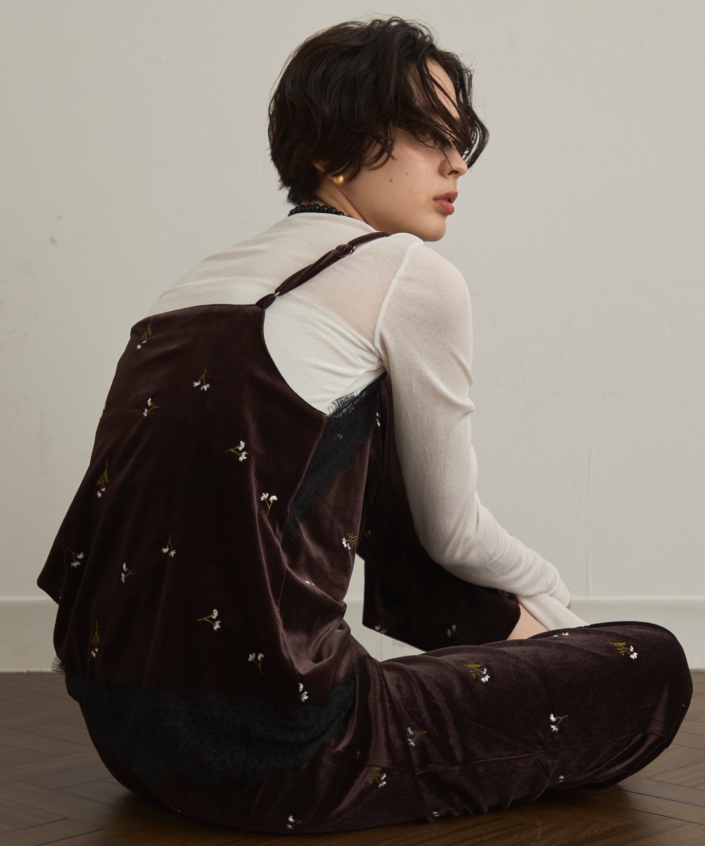 ベロア花刺繍レースヘムキャミソール