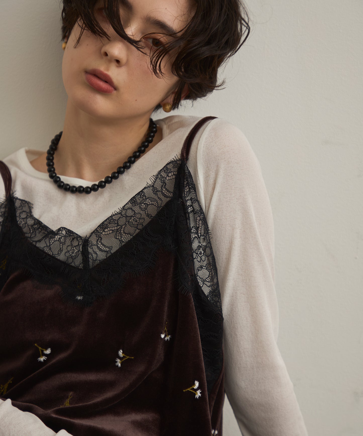 ベロア花刺繍レースヘムキャミソール