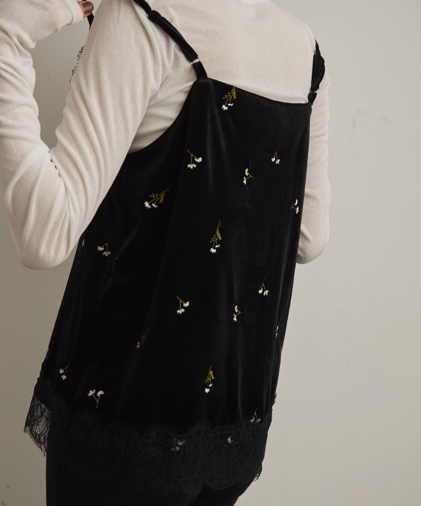 ベロア花刺繍レースヘムキャミソール