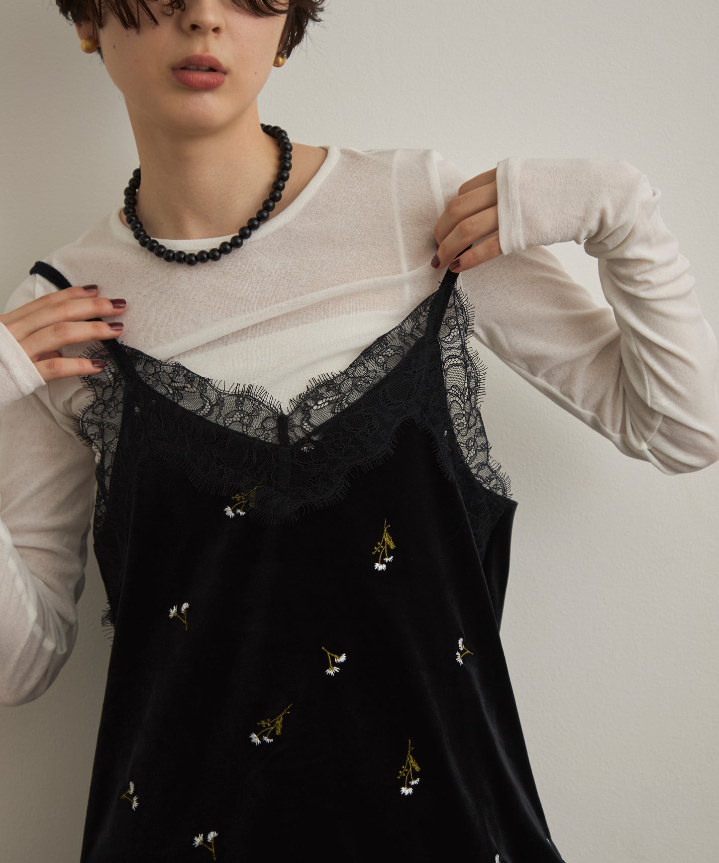 ベロア花刺繍レースヘムキャミソール