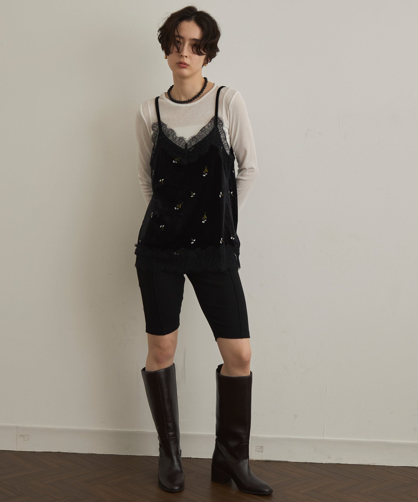 ベロア花刺繍レースヘムキャミソール
