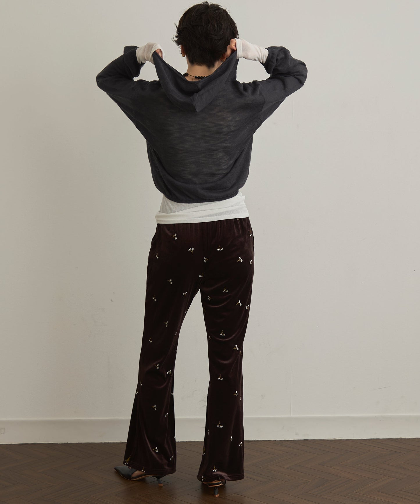 ベロア花刺繍パンツ