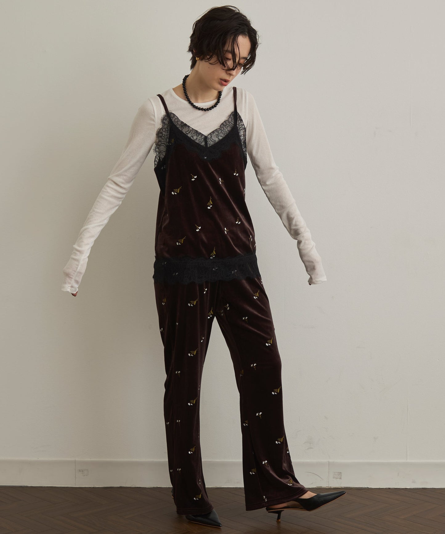ベロア花刺繍パンツ