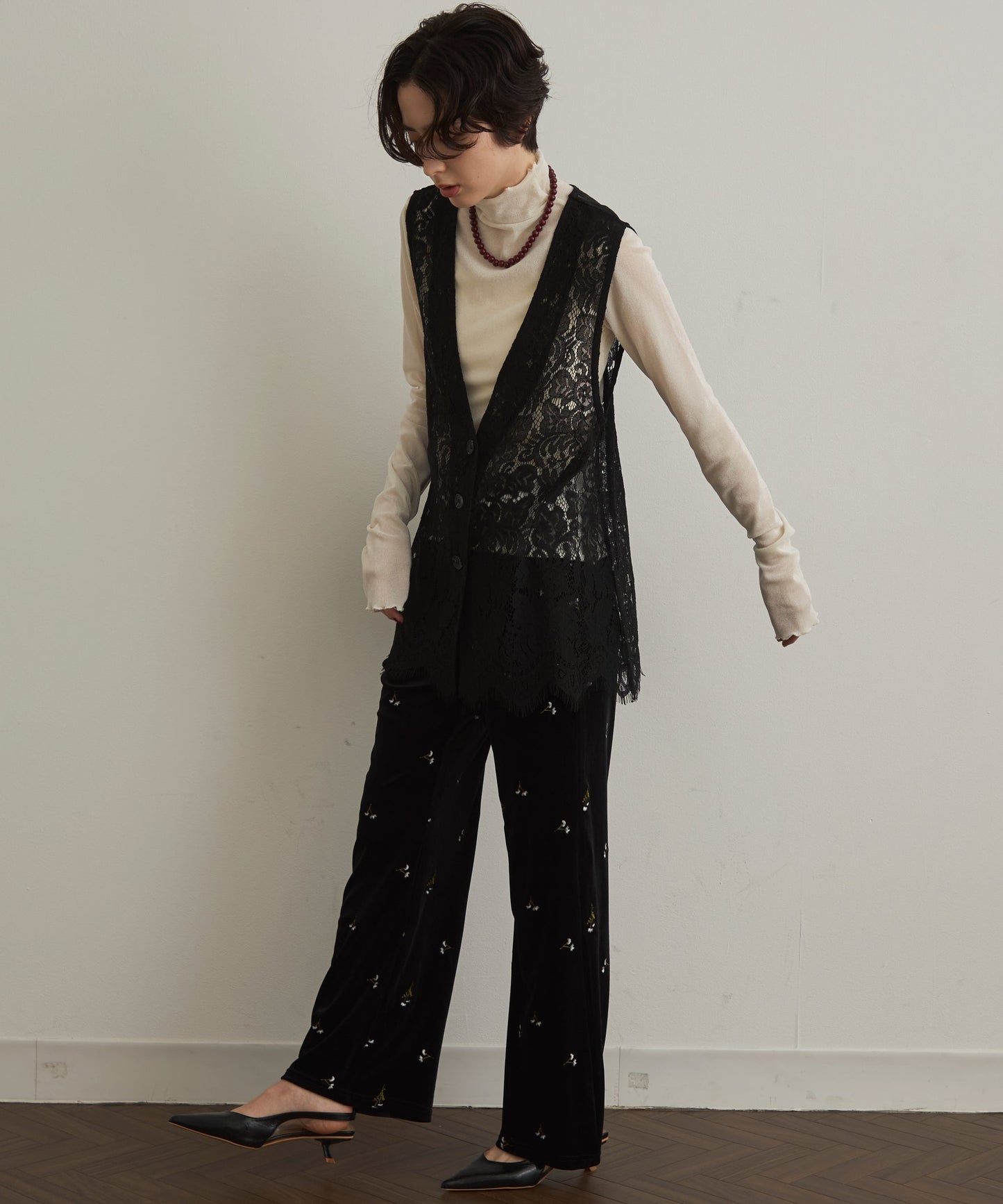 ベロア花刺繍パンツ