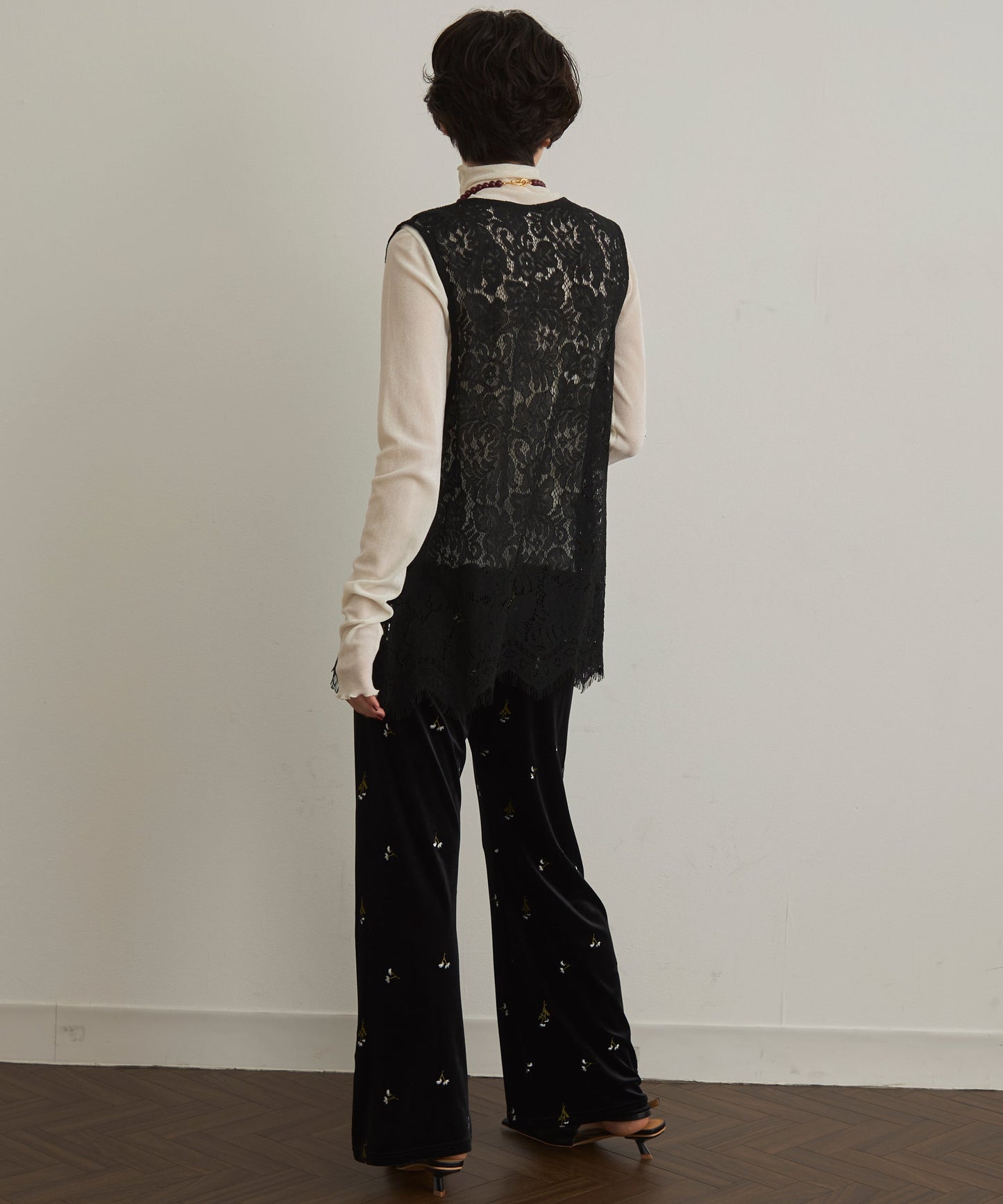 ベロア花刺繍パンツ