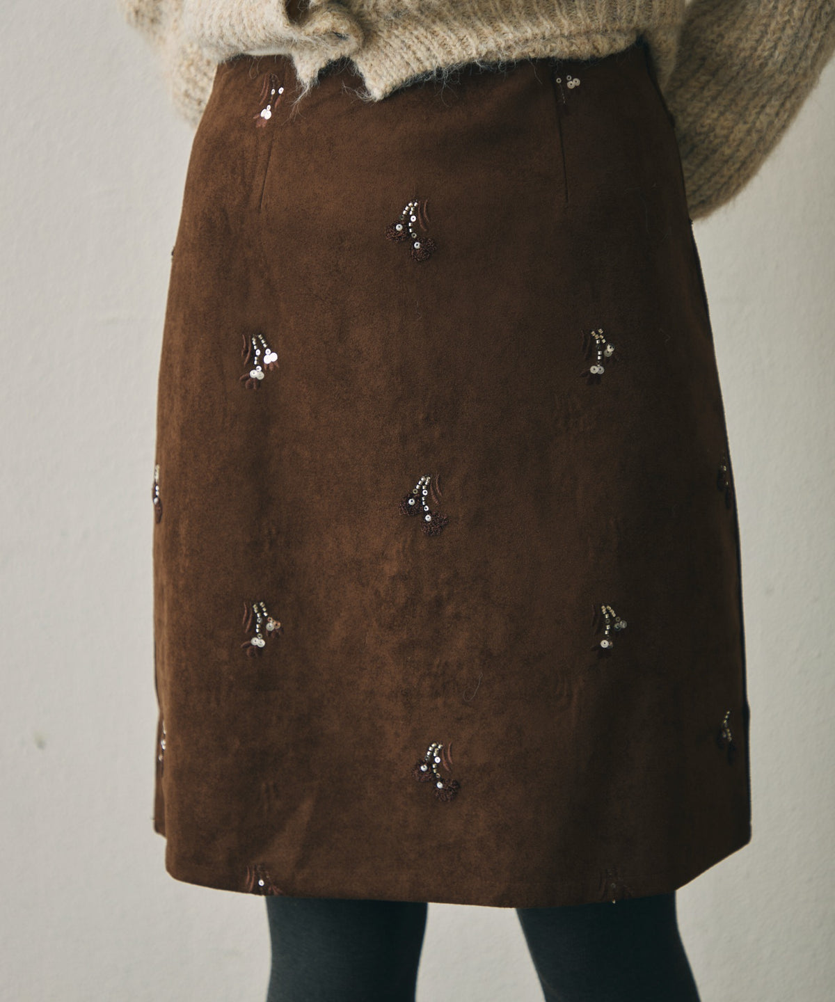 フラワービーズ刺繍スウェードライクスカート